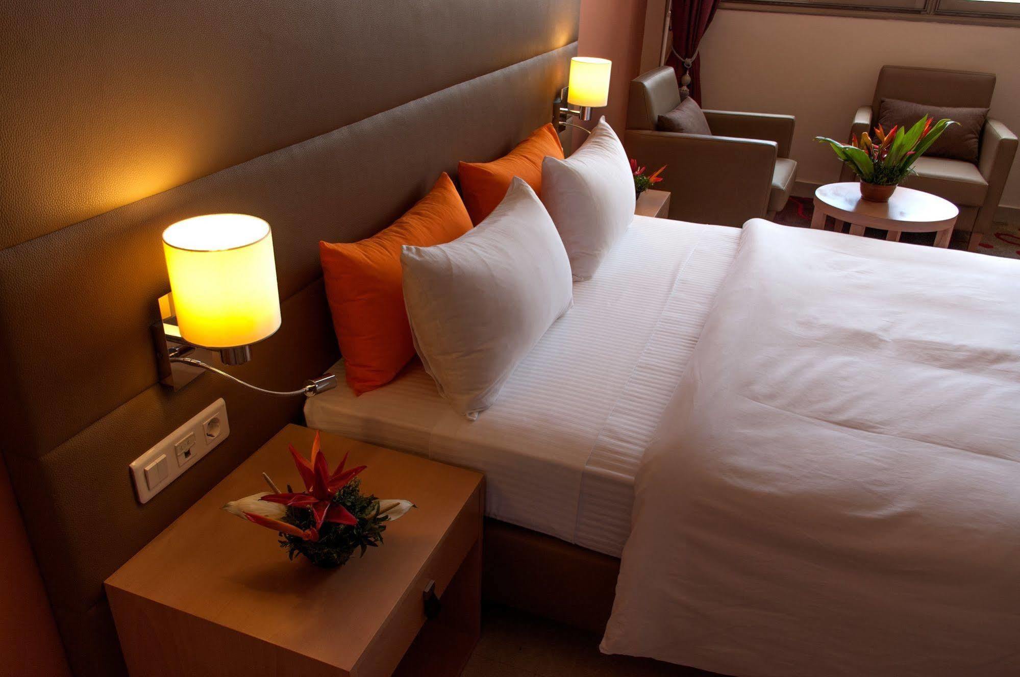 Bravia Hotel Ouagadougou Eksteriør bilde